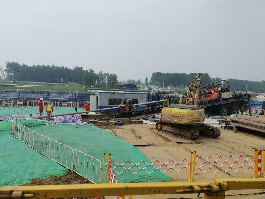 江漢油建山東管網(wǎng)南干線管道工程施工二區(qū)段線路工程湯河穿越現(xiàn)場