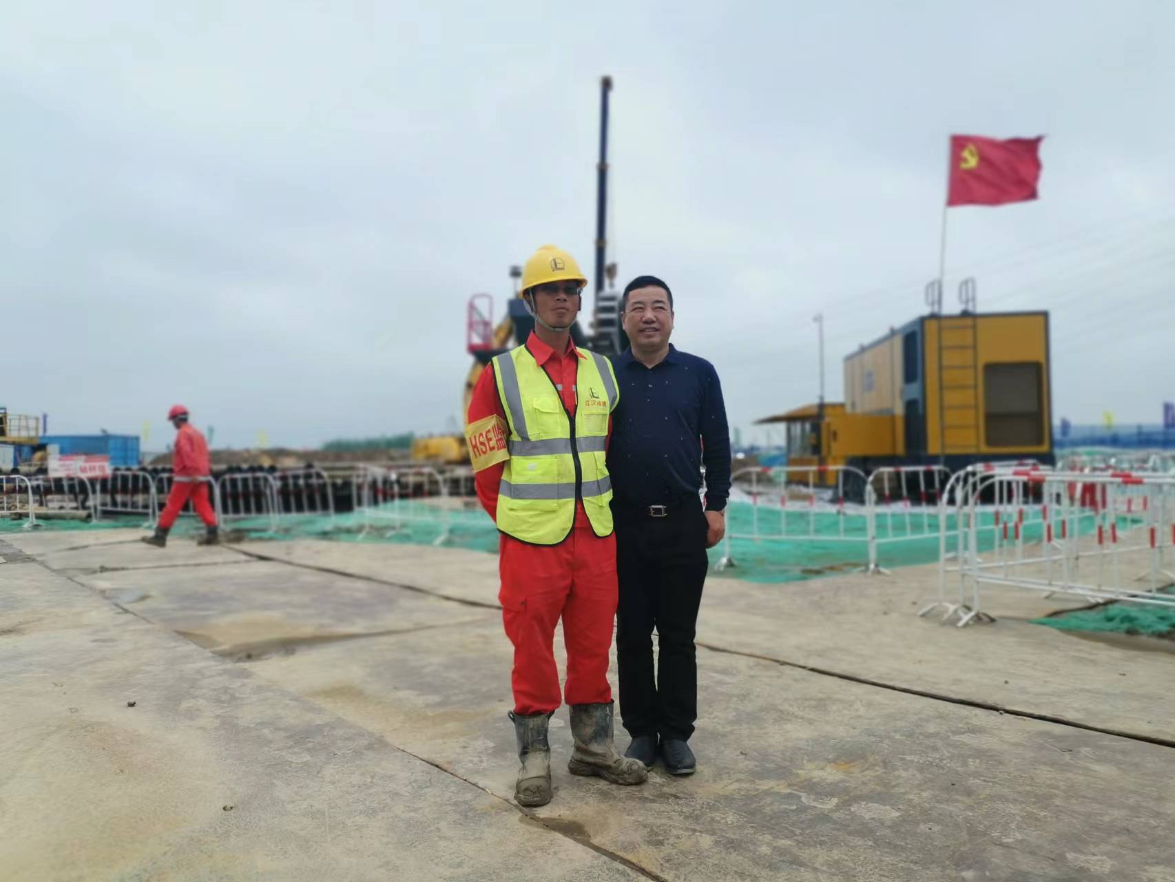 南京地鉆總經(jīng)理趙光亞赴工地慰問(wèn)一線(xiàn)工人